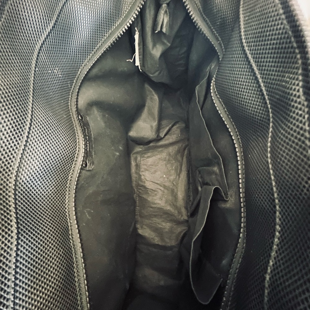 Bottega Veneta Black Tote with Quilted Design and Structured Shape - Picture 8 of 11